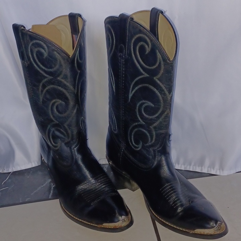 Dingo Black Western Manmade Leather Boots 9.5D made in USA, Leather Is Distressd